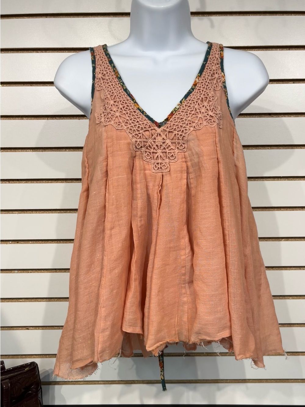 Gimmicks by BKE flowy tank blouse size medium - Picture 2 of 8